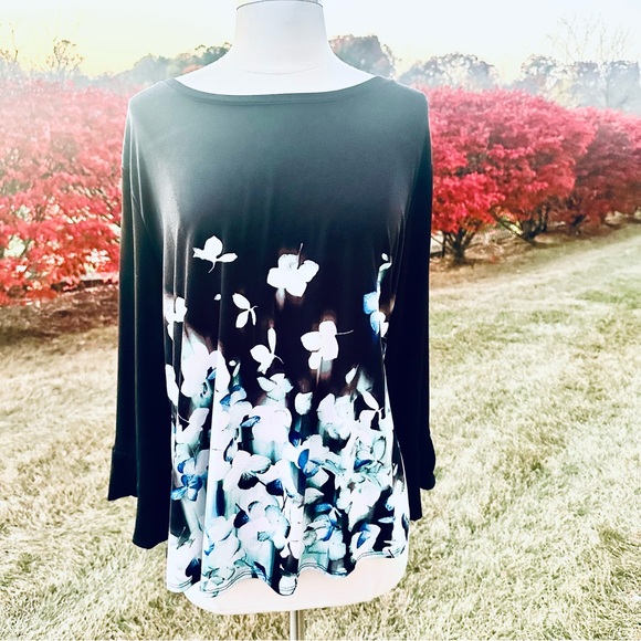 Elle Crepe Tee Top - Picture 3 of 13